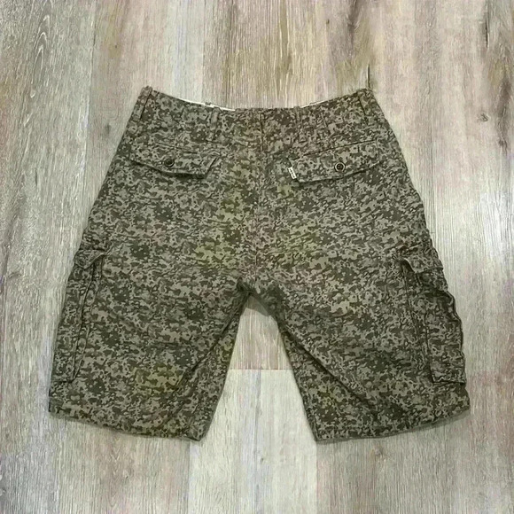 Levi’s camouflage fatigue  cargo shorts - Picture 3 of 6